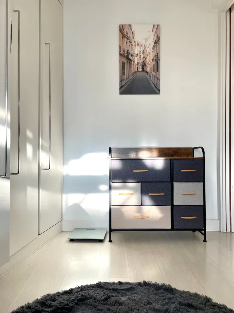 4 or 5 Drawer Filing Cabinet